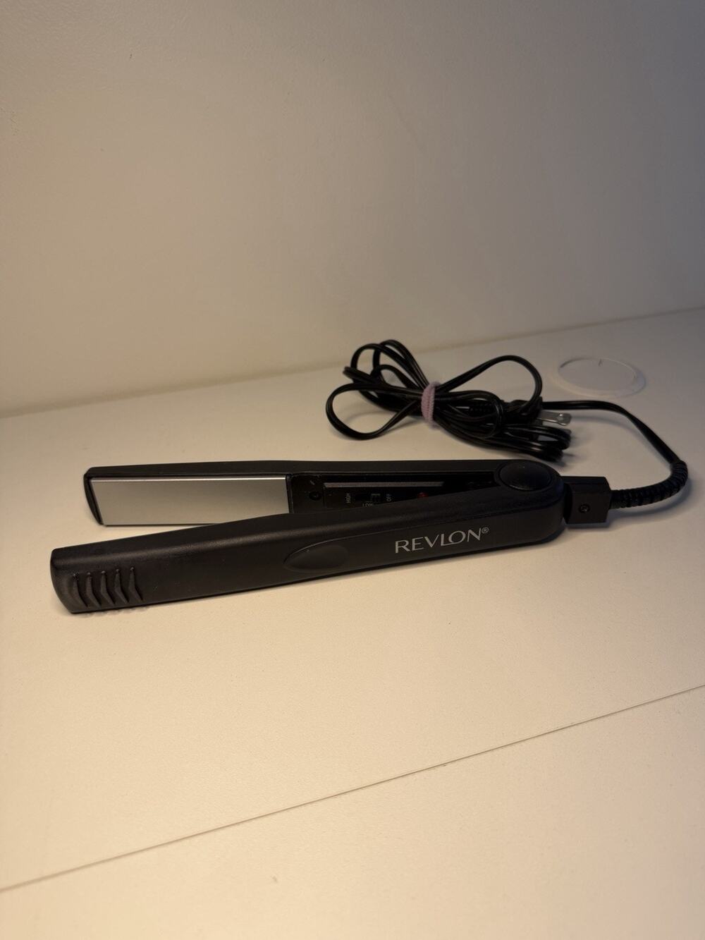 REVLON Perfect Heat Ceramic Flat Iron 1 inch Small Lightweight Travel Shine EUC!